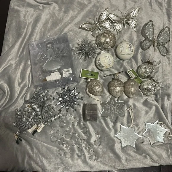 Lot of silver Christmas decor - Picture 1 of 15